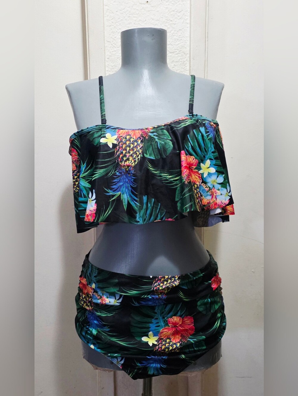 You Di An 2 Piece Womens Swimwear. Nwt. Size XL.
